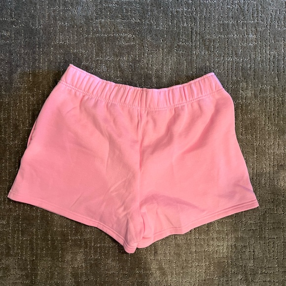Alo accolade short in sweet pink - Picture 4 of 4